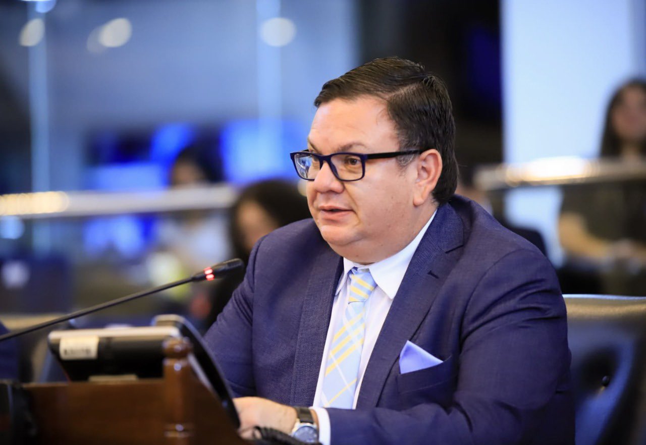 christian-guevara-sobre-comunidad-internacional-hace-unos-meses-criticaron-hasta-mas-no-poder-a-el-salvador-por-combatir-las-pandillas-hoy-aplauden-a-ecuador